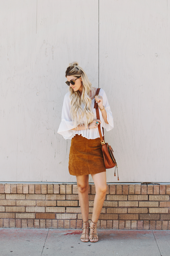 Suede Skirt Outfit: Anette Haga Is Wearing A Beige Zara Mini Skirt Just The  Design