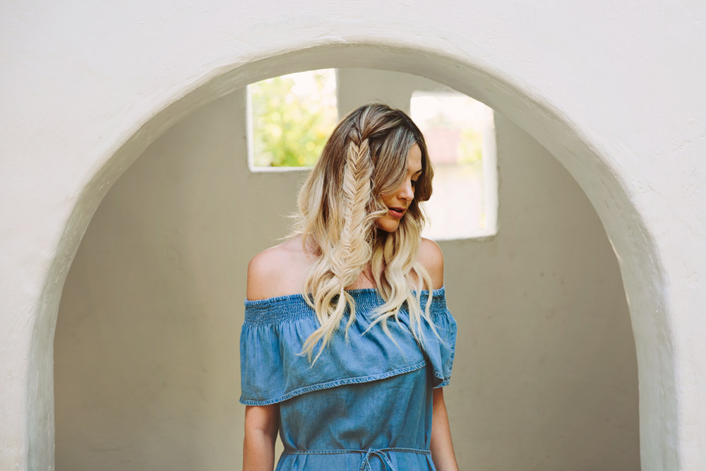 Caitlin Lindquist of the fashion blog Dash of Darling styles a chambray off shoulder dress from LOFT for summer while in Palm Springs.