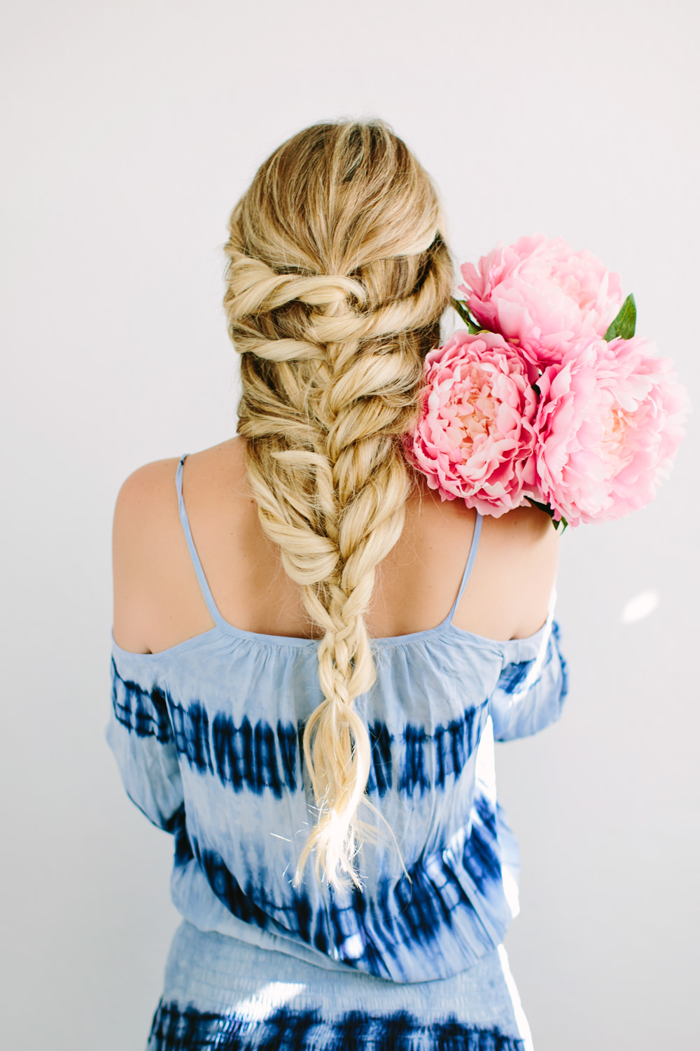 Dash of Darling shares an easy hair tutorial for a romantic mermaid twisted braid tutorial.