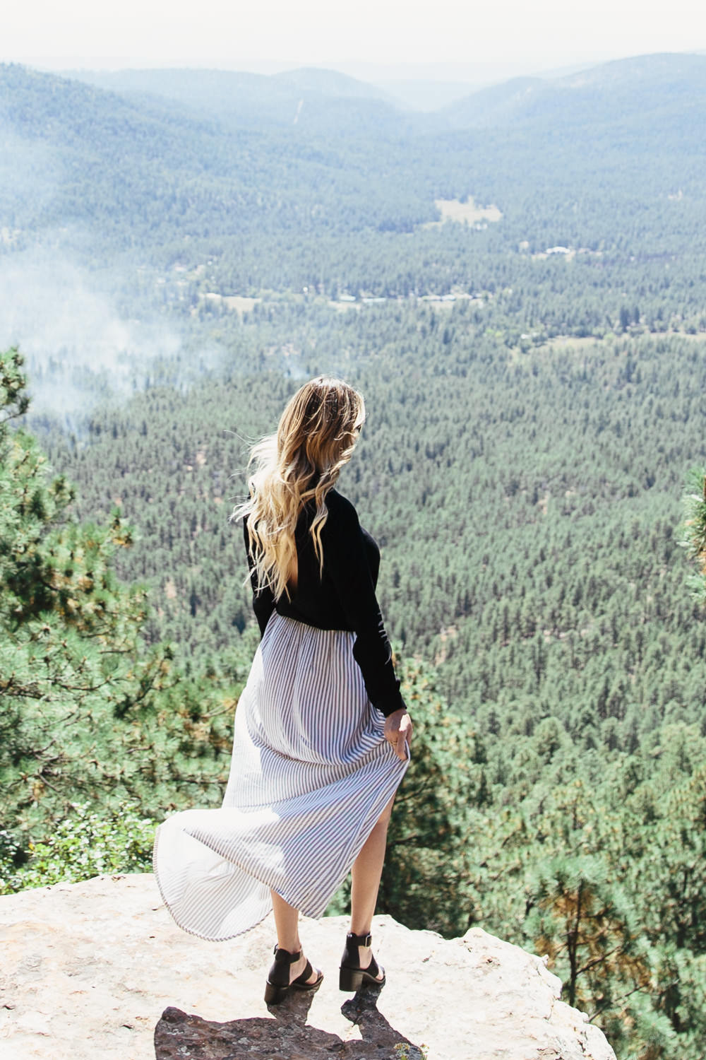 Dash of Darling styles a keyhole neckline top with a maxi skirt and DVF sunglasses while exploring Payson Arizona in the Fall.