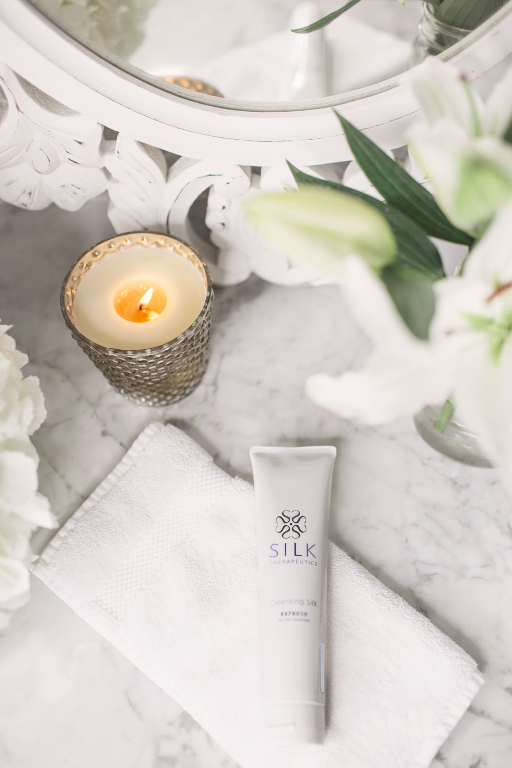 Caitlin Lindquist of Dash of Darling shares her winter beauty skincare routine with Silk Therapeutics Refresh Cleanser.