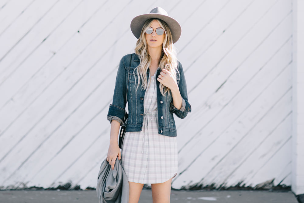 Dash of Darling shares how to shop smart with an affordable spring outfit with thredUP