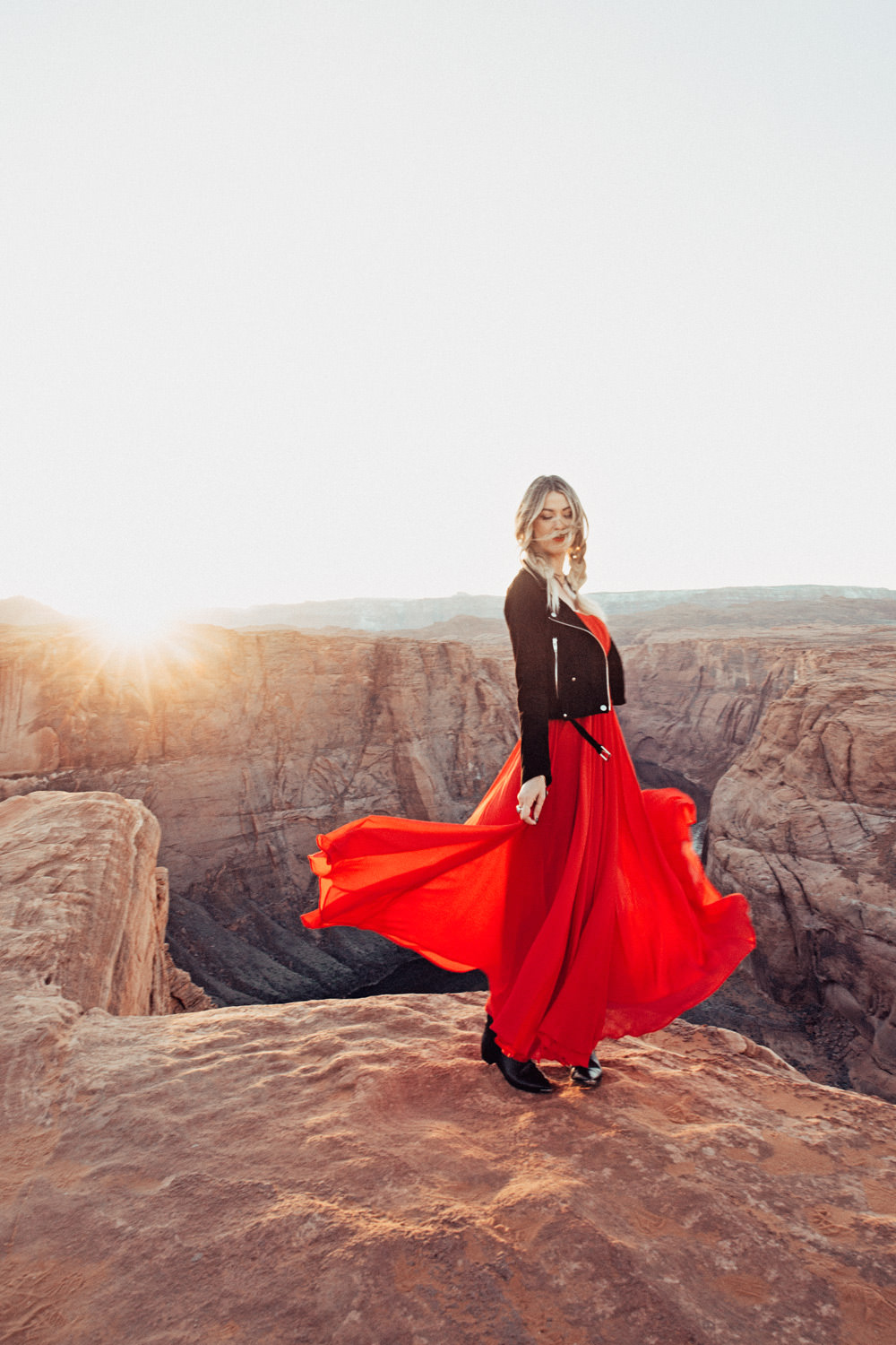 Caitlin Lindquist of the travel blog Dash of Darling shares her getaway to Horseshoe Bend in Arizona