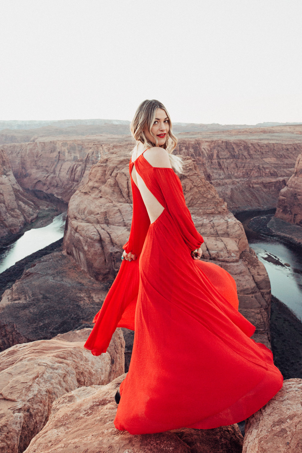 Caitlin Lindquist of the travel blog Dash of Darling shares her getaway to Horseshoe Bend in Arizona