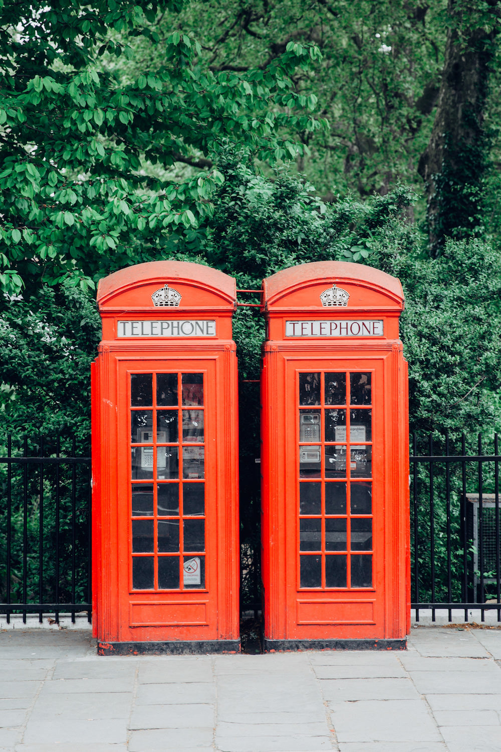 Caitlin Lindquist of the travel blog Dash of Darling shares a quick 24 hour travel guide to London.