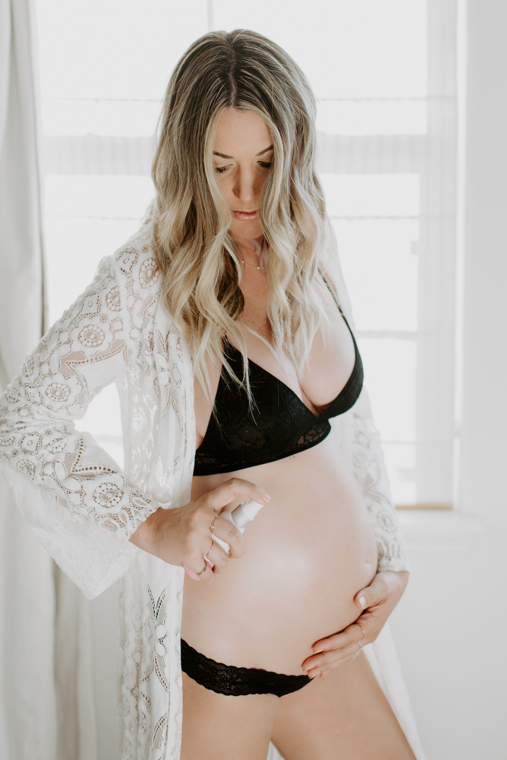 Dash of Darling shares how to avoid getting stretch marks during pregnancy by using her favorite beauty products like coconut melt
