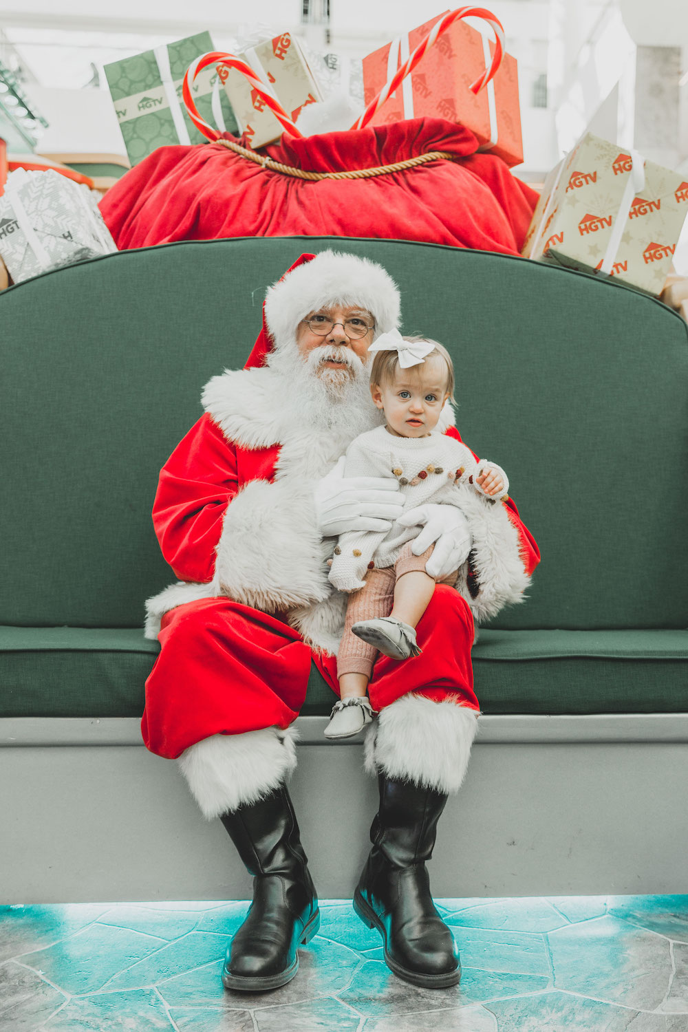 Dash of Darling | Luna Meets Santa Claus at Scottsdale Fashion Square